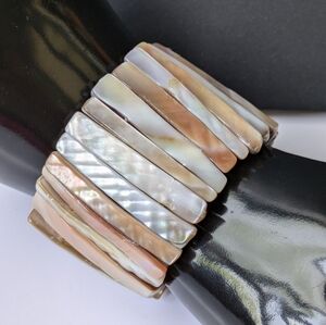 Vintage Mother of Pearl Shell Stretch Cuff Bracelet Beige Tones Boho Fashion
